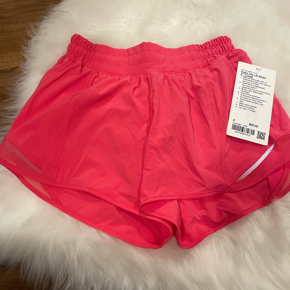Lululemon Hotty Hot Low-Rise Short 4”